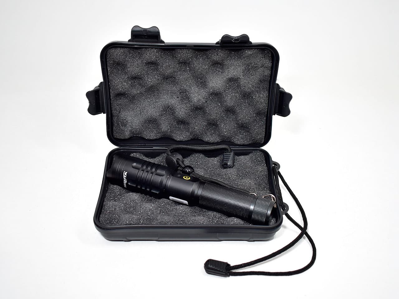 Linterna de LED con Zoom Nisuta Recargable (NS-LI80)
